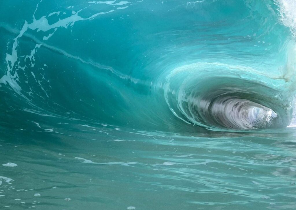 Large wave creating a oval shaped tunnel